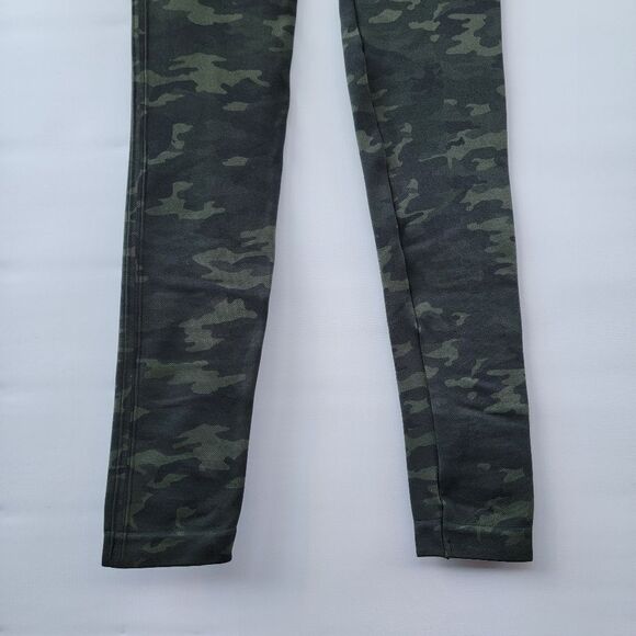 SPANX Look At Me Now Size Medium Seamless Green Camo Ankle Length Leggings - Picture 12 of 14